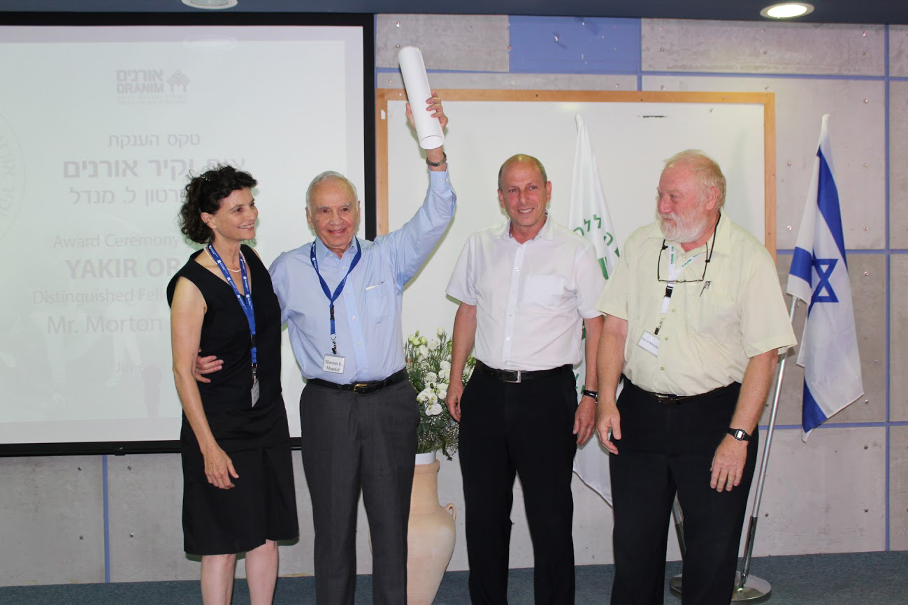 Morton Mandel receives Yakir Oranim Award